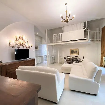 White House Stalloreggi-vicino Cattedrale *